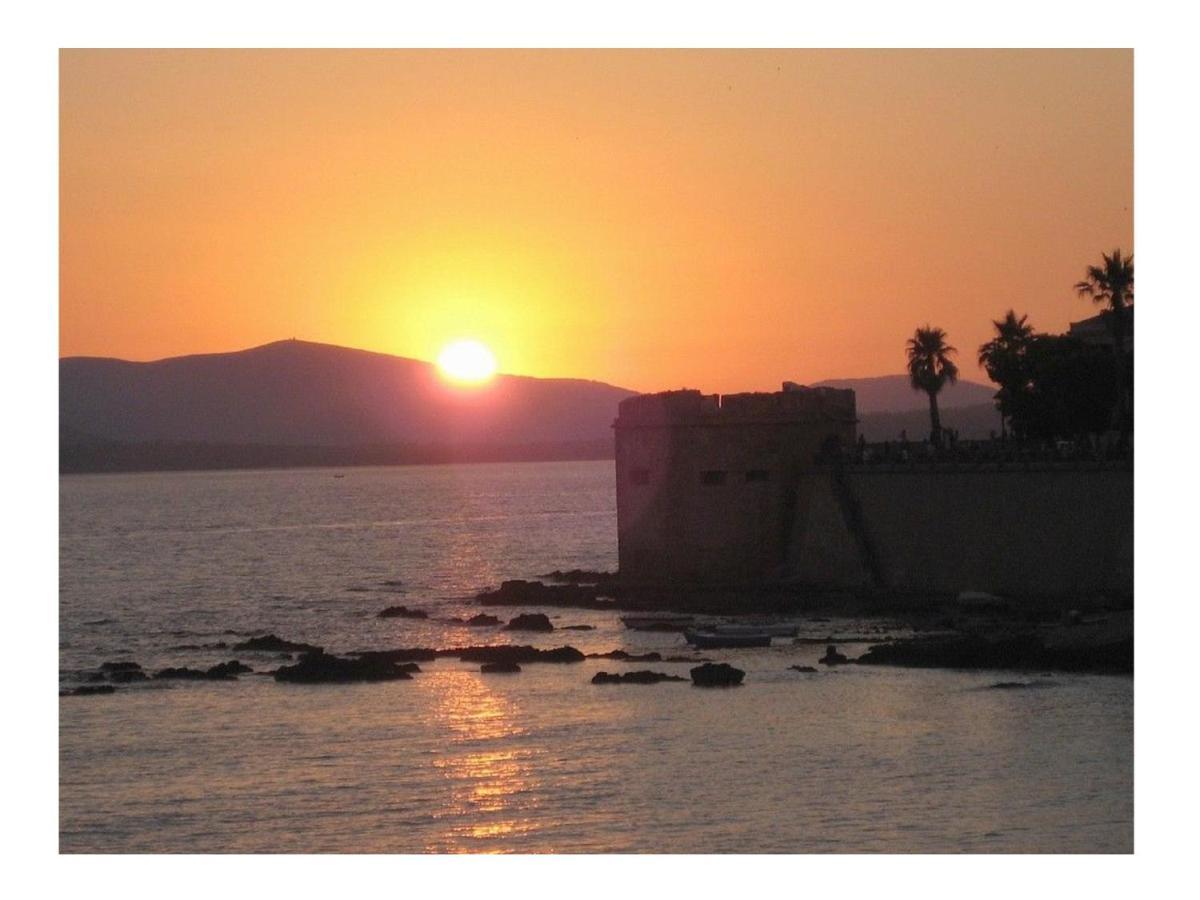 Appartamento In Centro Fronte Spiaggia Del Lido Con Terrazza Vista Mare E Wi-Fi Alghero Exteriér fotografie